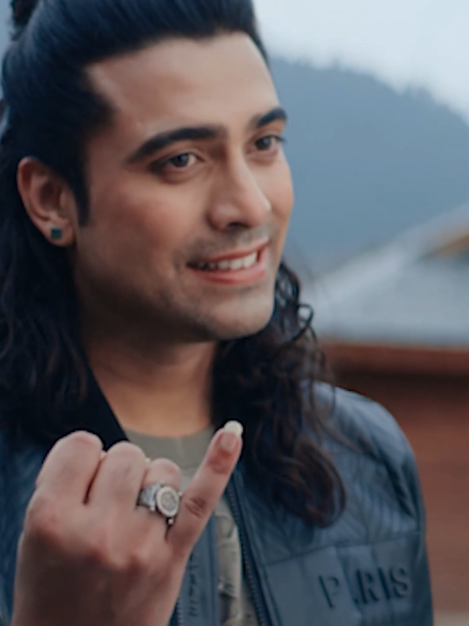 NEW SONG OUT - #ishqmera  Mountain love story 🌹#EshaGupta #jubinnautiyal 