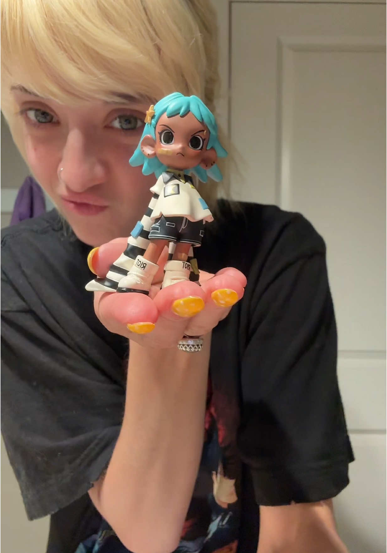 I finally got my hands on a peach riot figure!  #lilpeachriotloading #lilpeachriot #mini #figure #popmart #peachriot #peachriotpunkfairy #frankie #collection 