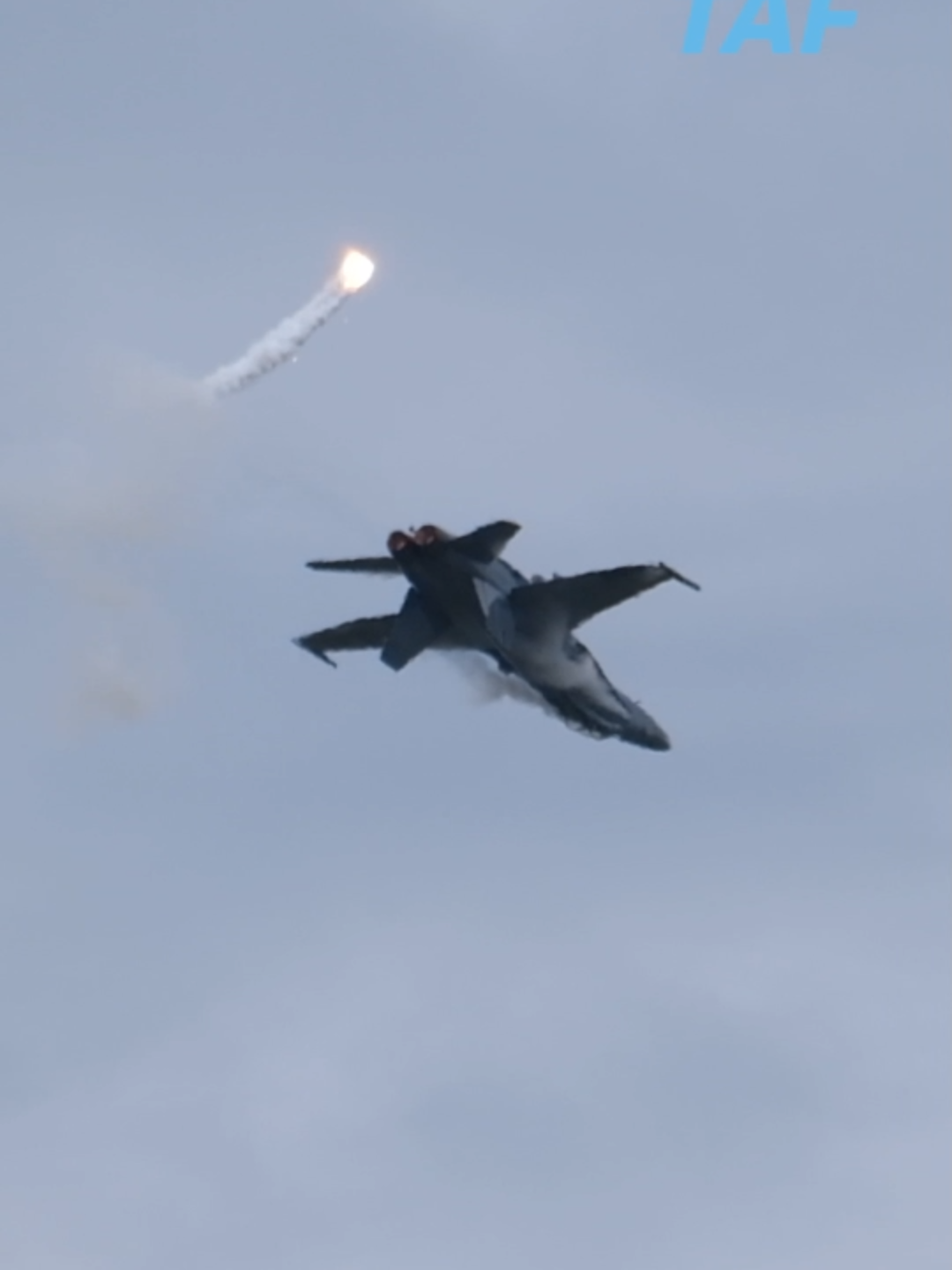 F/A-18 ของกองทัพอากาศมาเลเซียใน #LIMA2025 ในฐานะผู้ใช้งาน F/A-18 รายเดียวในอาเซียน ถ้าอยากดู F/A-18 ตัวจริงก็ต้องมาดูที่นี่ครับ #เครื่องบินรบ #กองทัพอากาศ #boeing