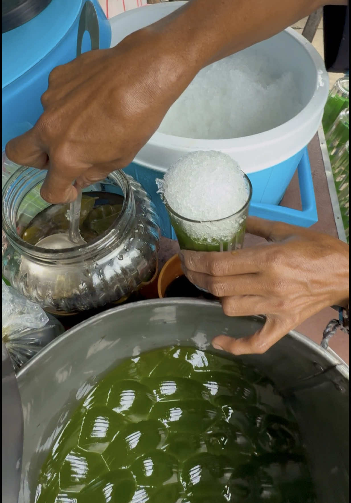 Sweet Grass Jelly Drink in Indonesia 🔍 Business name  Es Cincau 📍Address Jakarta, Indonesia  💵 Price  Rp 7.000 /$ 0.40 USD