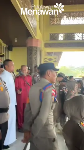 Bupati Pelalawan Dan Wakil Bupati Pelalawan menerima aspirasi masyarakat atas hak suami yang bekerja di salah satu perusahaan yang belum ditunaikan kewajibannya. Riau Akhir Akhir ini viral oleh penahanan ijazah,namun masalah ini harus menjadi perhatian pemerintah Pusat, Provinsi dan terkhusus Kabupaten. KITA Yakin Pemimpin dapat membantu menyelesaikan. @ABDUL WAHID BERMARWAH @Zukri Bupatiku @Husni Tamrin @kemnakerinidn.id @listyosigitp 