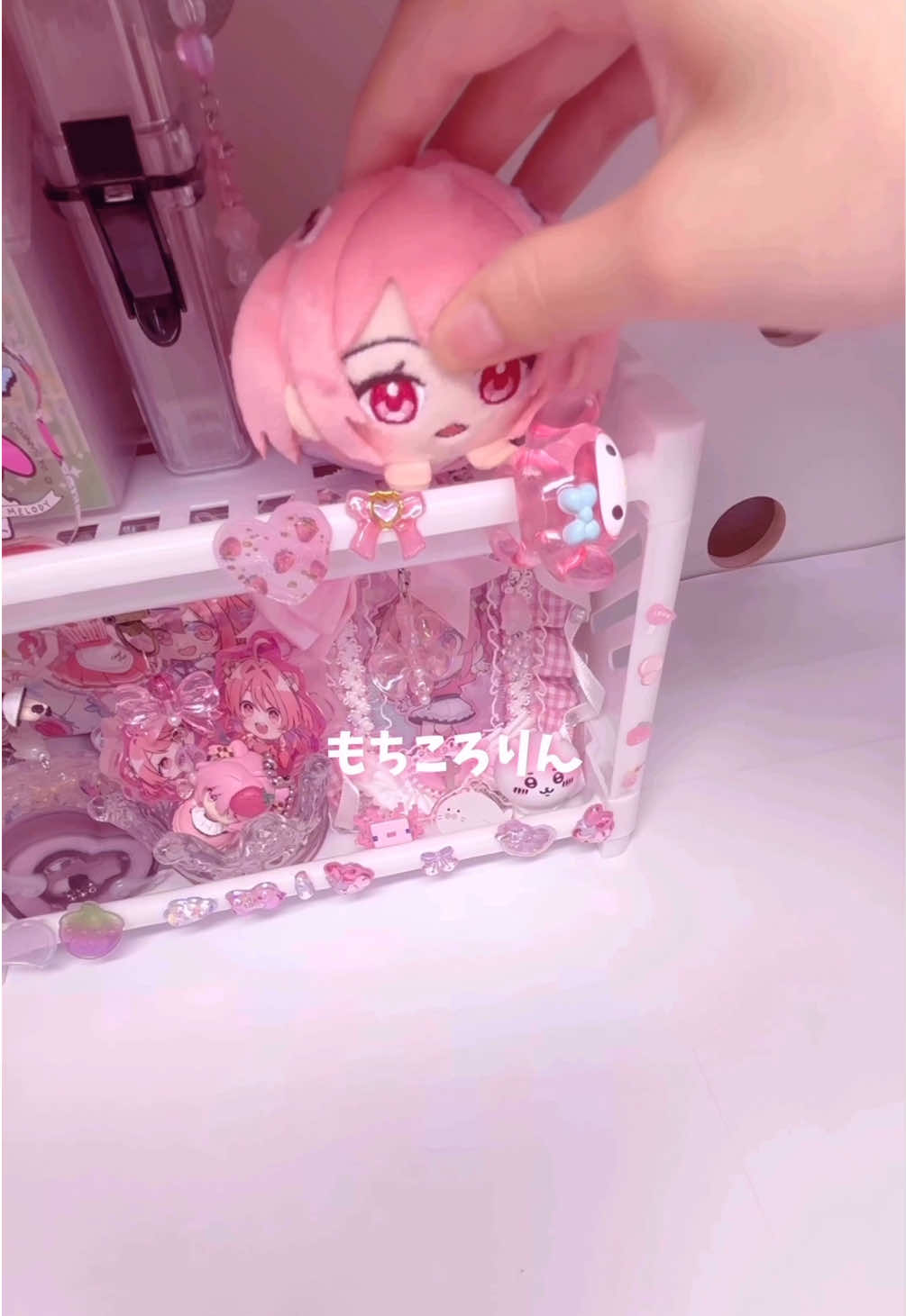 My desk tour ⋆꙳𝜗𝜚꙳.*‬【参考•パクリ✖️】 *⑅︎୨୧┈┈┈┈┈┈┈┈┈┈୨୧⑅︎* #ピンク系統  #雰囲気  #からぴち  #からぴち好きと繋がりたい  #ぴちりすと繋がりたい  #推し活  #のあさん  #推し  #手元動画  #机紹介  #desk 