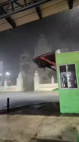 URGENTE.⛈️⚠️ PODEROSA TORMENTA CON RÁFAGAS DE VIENTO EN IZALCO, SONSONATE . #noticia #trafficjam #lluvia #elsalvador #clima 