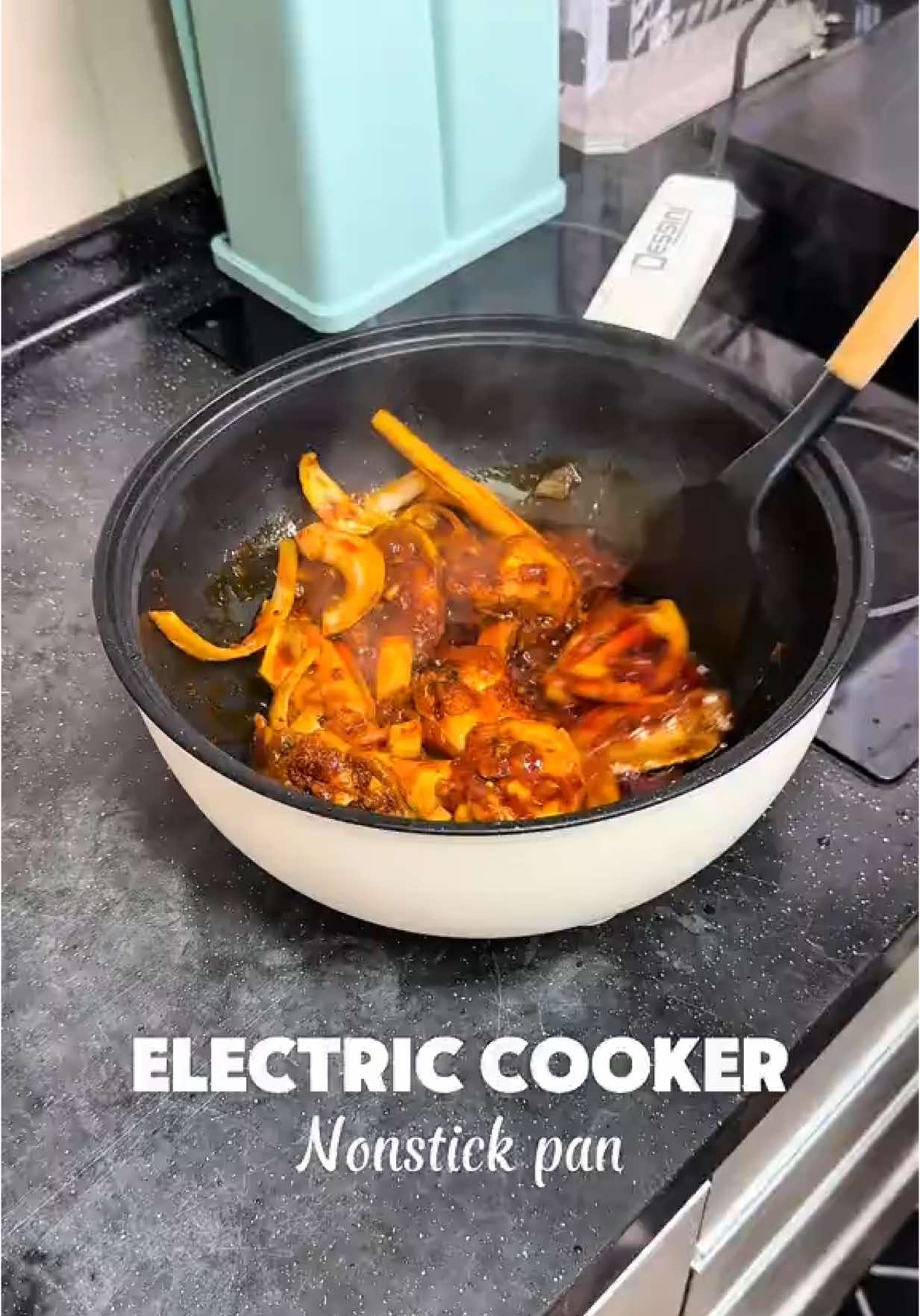 Senang ada electric frying pan ni . Ada plug nak masak dekat mana2 pun boleh #Electric #fryingpan #nonstick #fyp #Belisekarang 