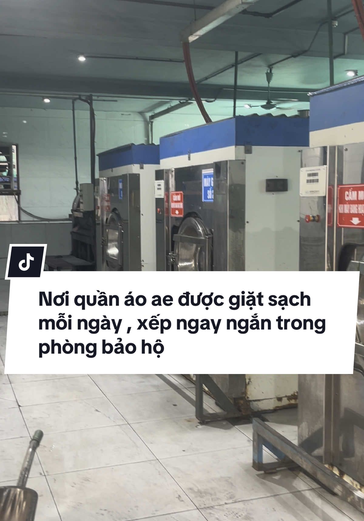 Nơi quần áo ae được giặt sạch mỗi ngày , xếp ngay ngắn trong phòng bảo hộ