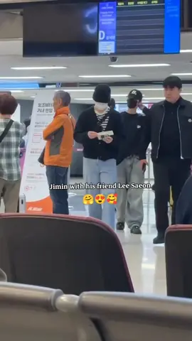 Jimin with His friend Lee Saeon at Gimpo Airport... Take care you two 🥰😍🤗 JM&JK 💛🐥🐇💜 #jimin #jungkook #jikook #jikookforever #fyp #foryoupage #tessajoi #creatorsearchinsights 