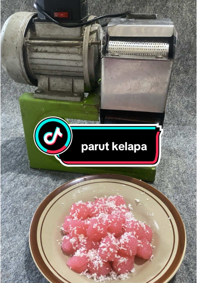 kalo punya alat ini auto bikin kue tiap hari😜😜#parutankelapa #parutkelapalistrik 