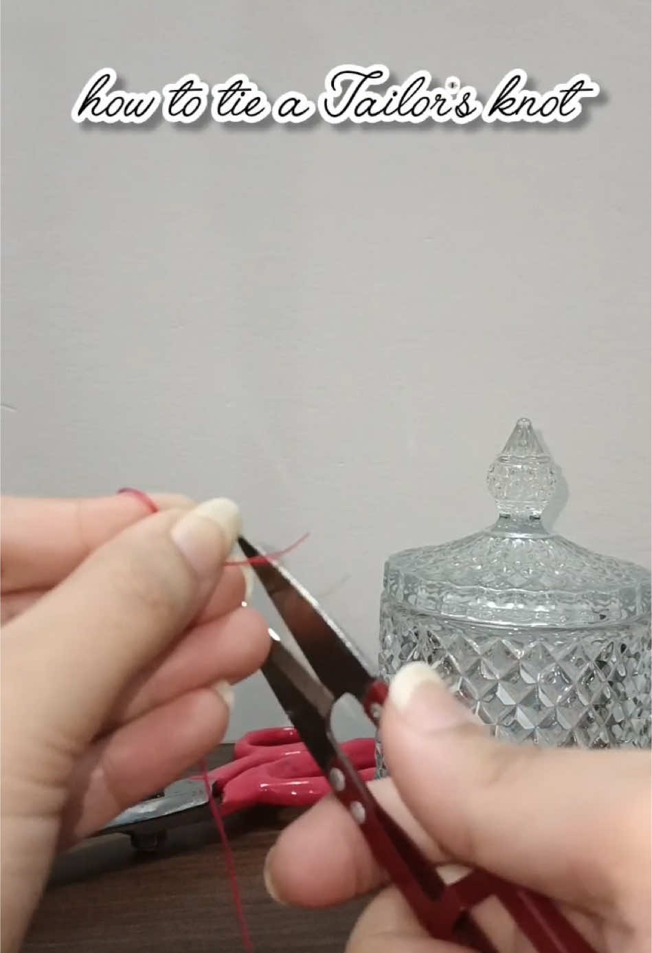 Tie a tailor's knot for hand sewing | Faster knot #sew #sewing #knot #stichinghack #hack #hacks #tricks #ideas #lifehacks #viralhacks #besthacks #tipsandtricks #foryourpage #foryou #everydayhacks123