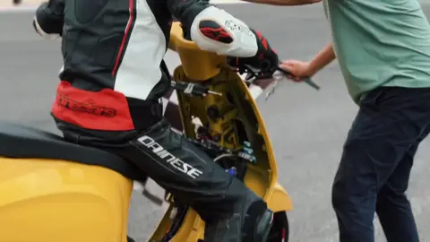 Không chỉ là một tiệm sửa xe chuyên nghiệp, mà còn là gia đình. @PEDE VESPA  #vespa #vesparacing #dainam #vespamatic #pedevespa #tobiproject 