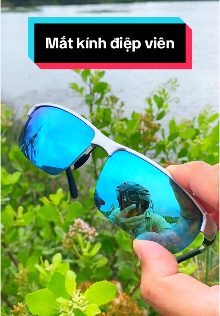 Mắt kính phân cực, mắt kính điệp viên 007 #aoron#aorotochomic #photochromiceyeglass #eyewear #eyewearfashion #eyewearstyle #eyewearlover #eyeglasses #eyeglass #eyeglassesfashion #kinhdoimau #matkinhdoimau #matkinhnam #kinhram #kinhramnam