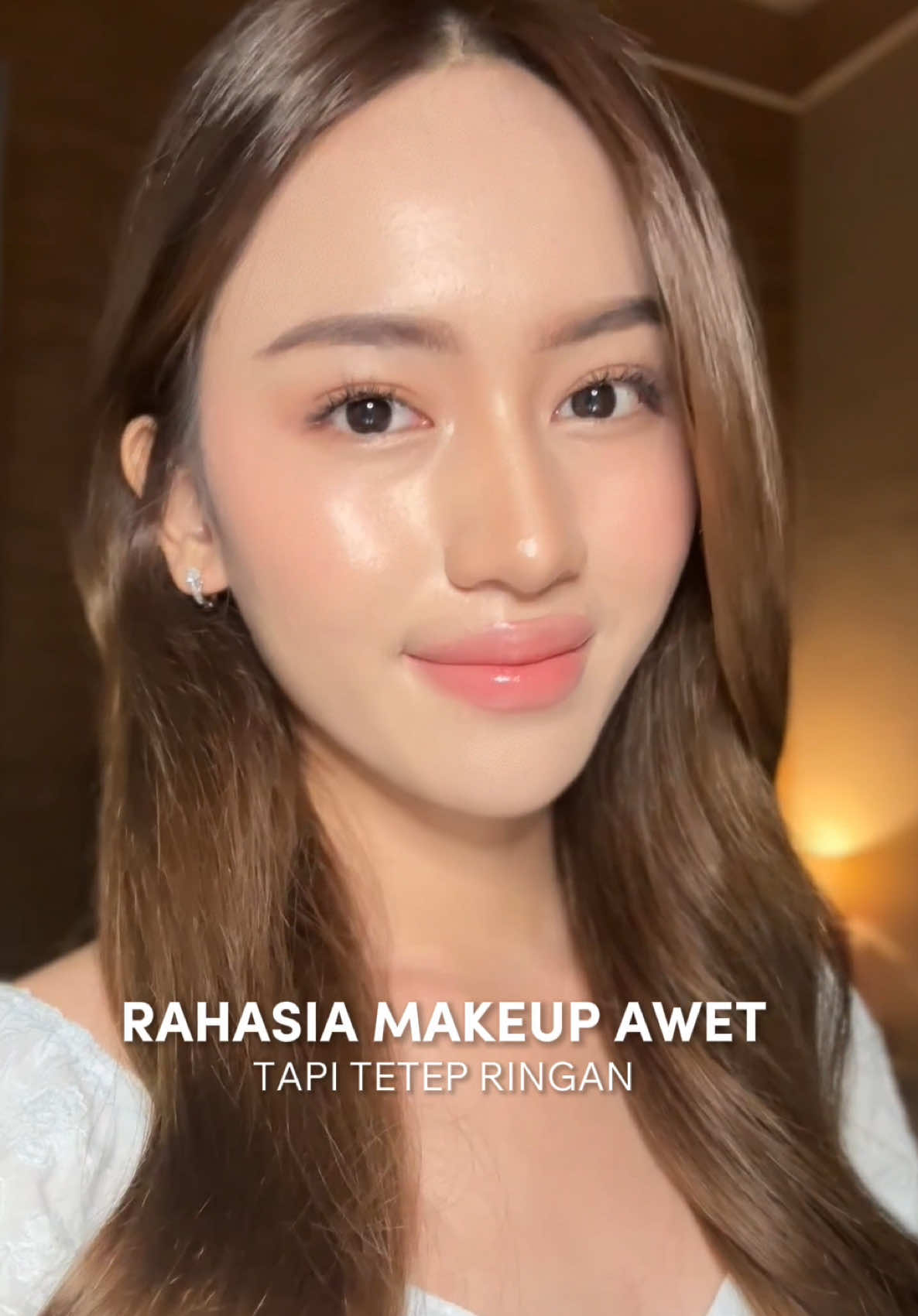 gaperlu makeup tebel-tebel lagi biar hasilnya awet seharian, pake bb tint dari @Wardah Beauty Official ini udah bagus banget! 🫶🏻 #skintint #bbtintwardah 
