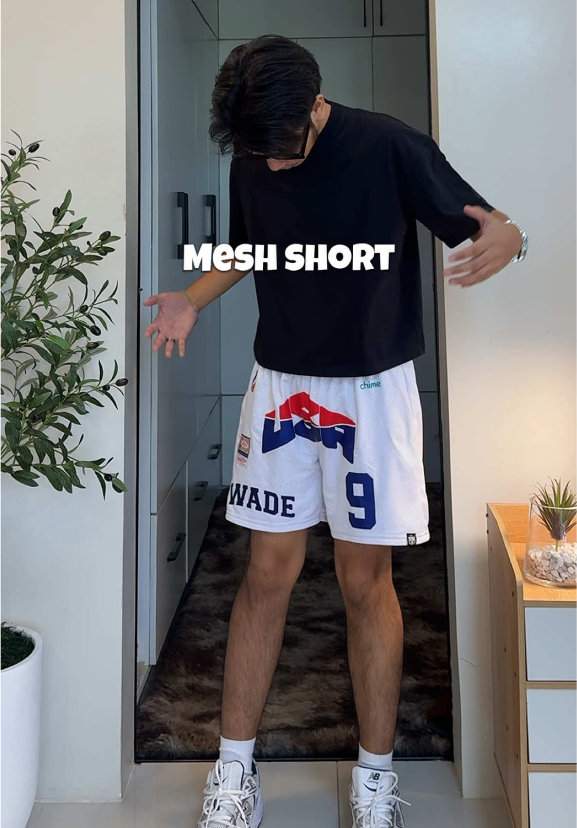 Can’t go wrong with white mesh short #meshshorts #mesh #short #menfashion #basketballshorts #TikTokFashion #basketball 