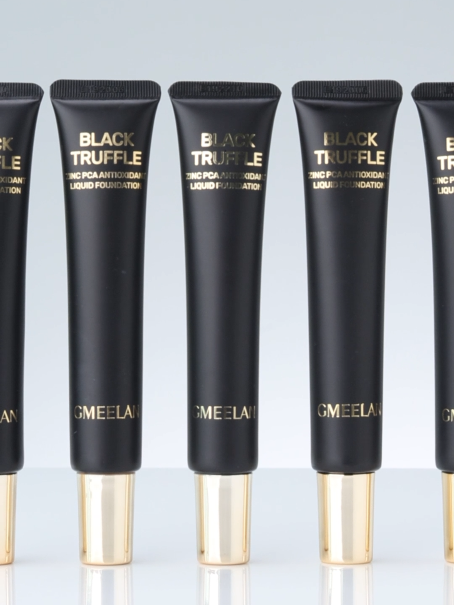 🔥 12 jam anti luntur, gak takut minyak atau kusam Black Truffle + Zinc PCA = fondi yang tahan dan glowing! #GMEELAN #GMEELANfoundation #foundation #longlasting #Antioxidant #BlackTruffle #PCAZincOilControl