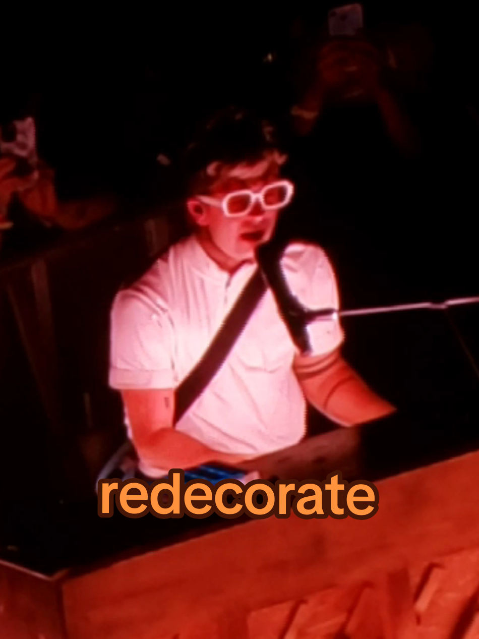 There was a wonderful structure to the city... And it put my cares to rest. #twentyonepilots #redecorate #takeovertour #chicago #unitedcenter #unitedcenterchicago #scaledandicy #twentyønepiløts #twentyonepilotsvideos #twentyonepilotsconcert #twentyonepilotsconcerts #tøp #concerttok #concertcheck #livemusic #clique #clikkie #tøpclique #skeletønclique #skeletoncliquetøp #skeletonclique #twentyonepilotsfan #selftitled #regionalatbest #vessel #blurryface #trench #clancy #breach 