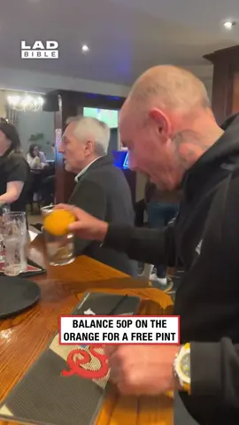 1000 IQ 🤣⁠ ⁠ (🎥: @hzymfc) #ladbible #funnyvideos😂 #pranks #outsmarted #pub