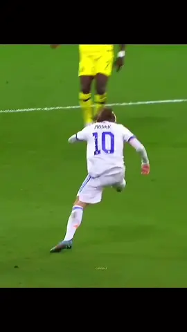 Luka Modric Real Madrid Passing Skills ☠️ 👑#lukamodric #realmadridfc #passing #skills #footballtiktok #fyp #viralvideos 