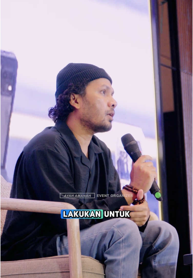 Segala usaha menyenangkan hati pasangan adalah ibadah❤️ 〰️〰️〰️〰️〰️〰️〰️〰️〰️〰️〰️〰️〰️〰️〰️ Jadwal sharing time Ust. @Hanan Attaki insyaallah: 24-25 Mei: BALIKPAPAN 22 Juni: PEKANBARU 28- 29 Juni: SERANG 20 Juli: MEDAN 26-27Juli: MAKASSAR 16 Agustus : BALIKPAPAN 17 Agustus: SAMARINDA 24 Agustus : PALEMBANG 31 Agustus: LAMPUNG Cara daftarnya di website ➡️ sharingtimeuha.com 😊 #sharingtime #hananattaki #ayahamanah #bogor #karawang #solo #jakarta #jogja #malang #surabaya #semarang #depok #tangerang #bandung #bekasi #purwokerto #cirebon #garut #makassar #padang #palembang #lampung #balikpapan #samarinda