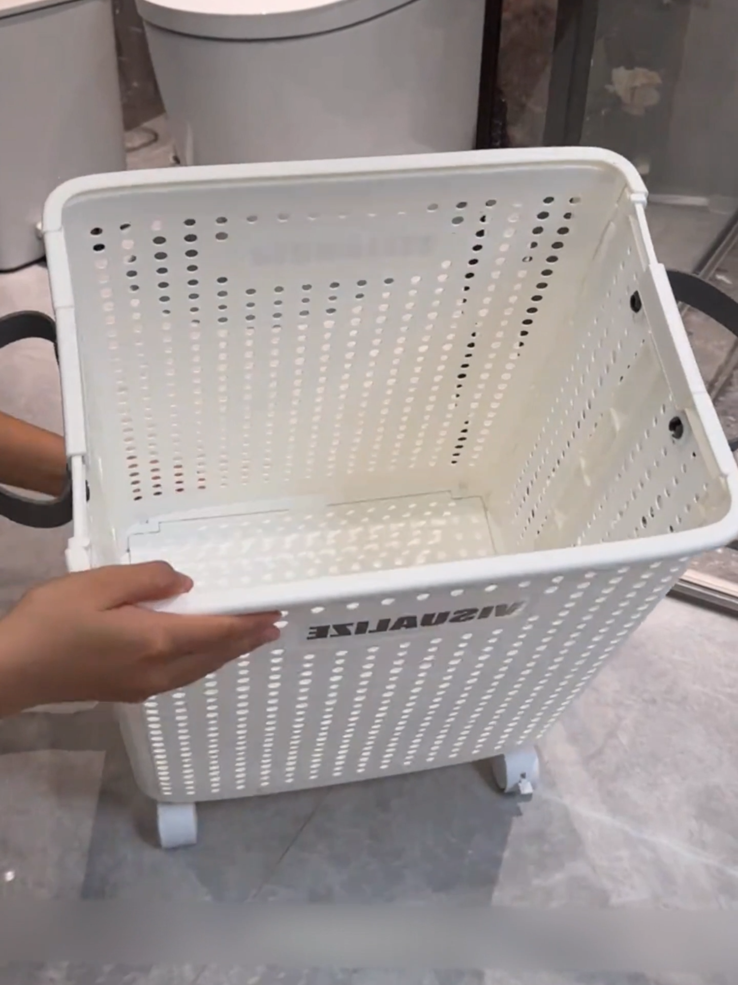This large-capacity laundry basket comes with wheels and can be folded, which is convenient and practical.💫💫💫#laundrybasket #bakulbaju #clothesorganizer #laundryhack #clothesstoragebox #clothesstorage #laundrybasketmurah #toybox #homestorage #goodthing #storage #foryour #fyp #fypシ #tiktokawardsmy2024💫💫💫md #life