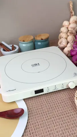 เตาเเม่เหล็กไฟฟ้า รุ่นโมเดิร์น (ครีม) 1. ร้อนเร็วทันใจ อาหารสุกไว ประหยัดเวลาในทุกมื้อ 2. ดีไซน์มินิมอล กะทัดรัด ประหยัดพื้นที่ 3. ปุ่มหมุน ใช้งานง่าย  4.หน้าจอ LED ขนาดใหญ่ มองเห็นตัวเลขได้ชัดเจน 5. ระบบตัดการทำงานอัตโนมัติเมื่อไม่มีภาชนะ 6.ได้รับมาตรฐานมอก. 1641-2552 7.. หน้าเตาผิวกระจก เช็ดทำความสะอาดง่าย 8. ปรับกําลังไฟได้ตั้งแต่ 200-2,000 วัตต์ 10. รับน้ำหนักได้สูงสุด 15 กิโลกรัม *รับประกัน1ปี #seagull  #เตา  #เตาแม่เหล็กไฟฟ้า  #เตาแม่เหล็กไฟฟ้ามินิมอล  #เครื่องใช้ไฟฟ้า  #เครื่องใช้ไฟฟ้าในบ้าน