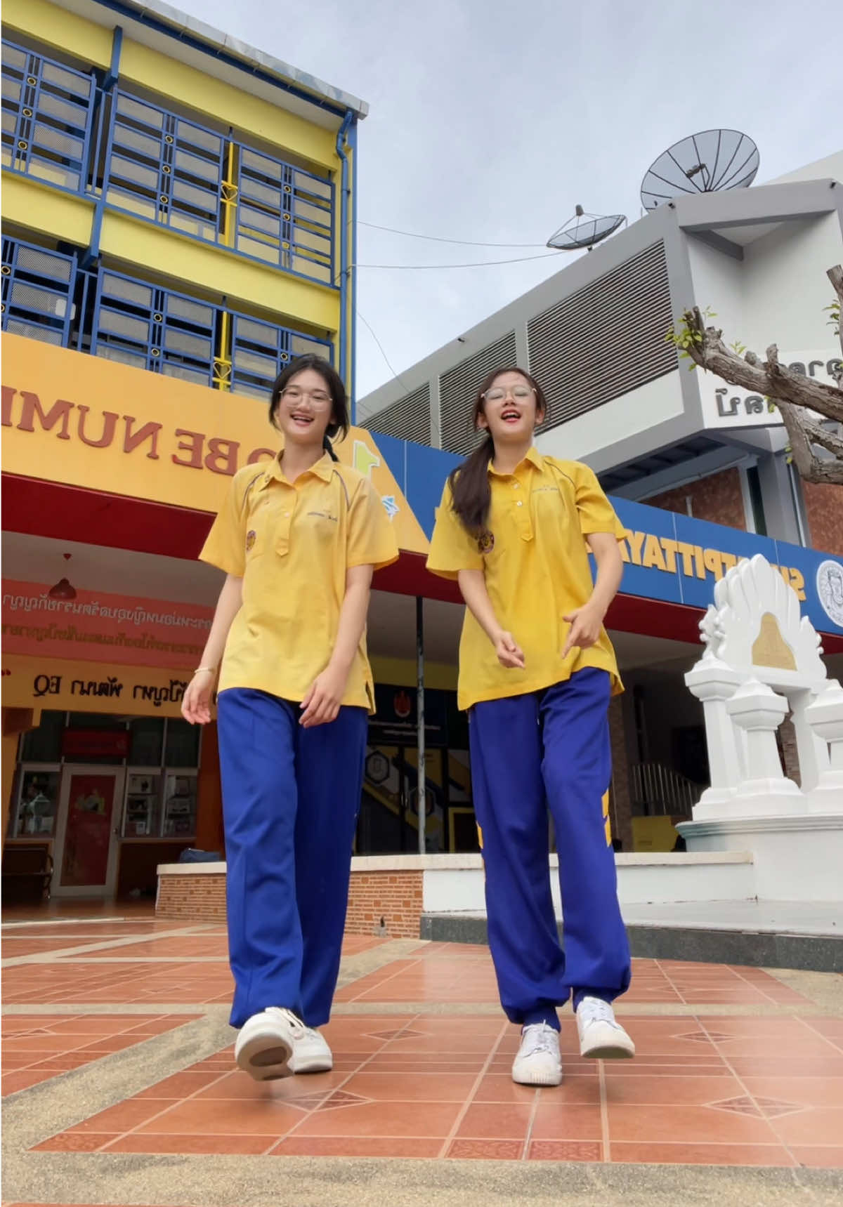 วันศุกร์แสนสุขขขขข yayyyyyyyy !!! @meenakubpom 