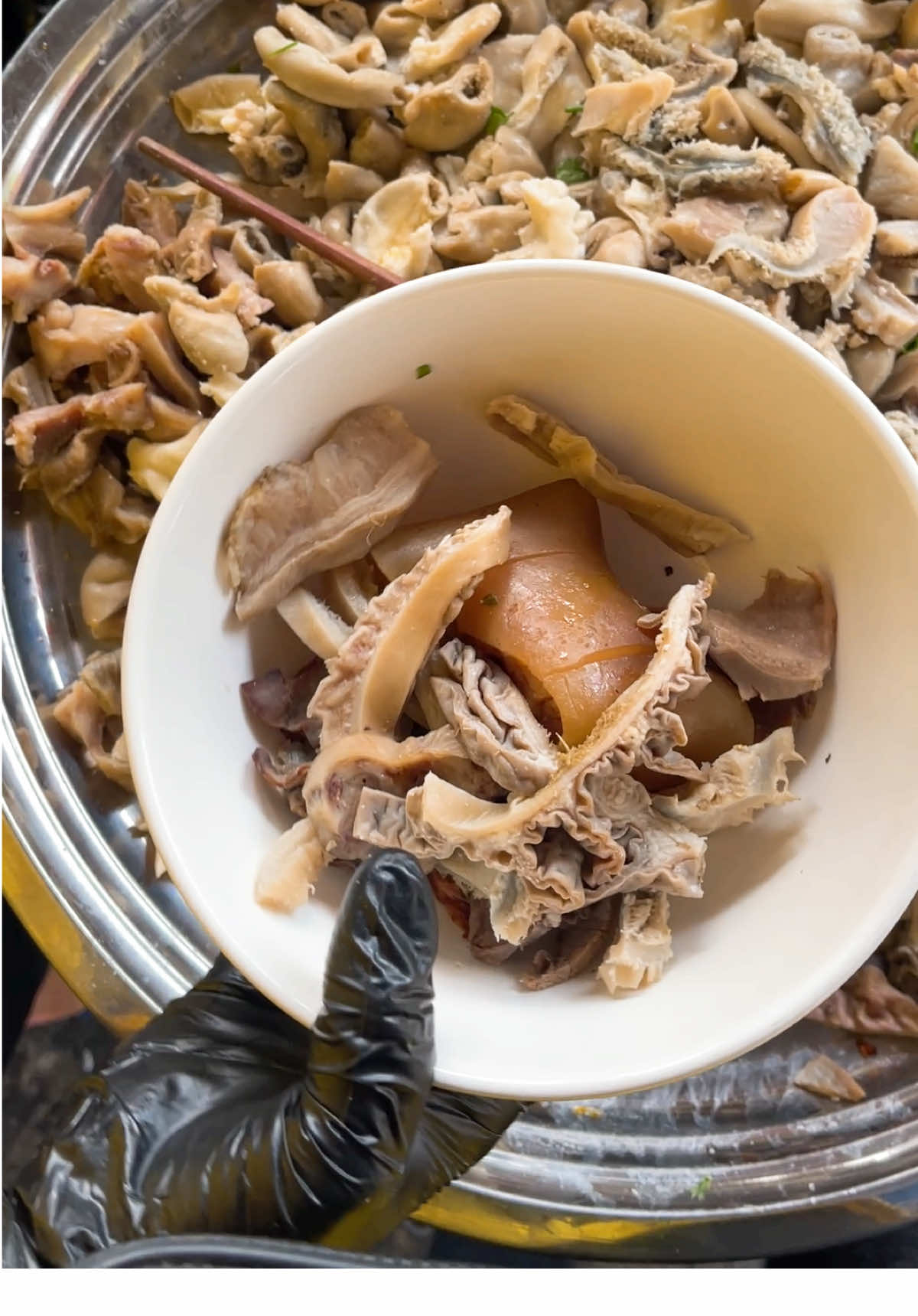 📢 Cháo mà ăn như “buffet topping” – chính là cháo giò bò mix nạm lòng ở Cháo Bò 99! 💯 Cháo mịn, vị đậm, topping ngập mặt – mỗi muỗng là một “cuộc vui” trong miệng 😋 📍 Dân sành cháo đang truyền tai nhau ầm ầm… 👉 Kéo team guộc đi liền không là tiếc đó! #chaobo99 #LearnOnTikTok #xuhuongtiktok #streetfood #ancungtiktok #FoodTok #tiktokfood #viral #2025 
