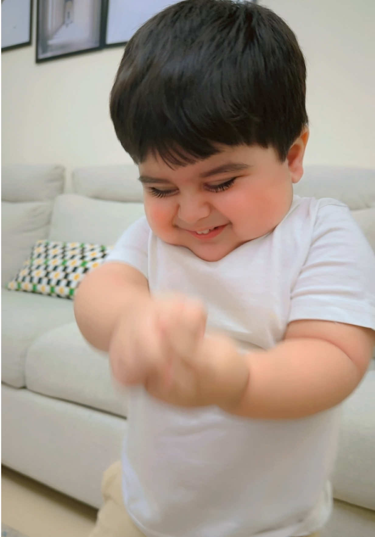 A toddler  laugh is the soundtrack of pure joy 🤩💙 #meysamch 
