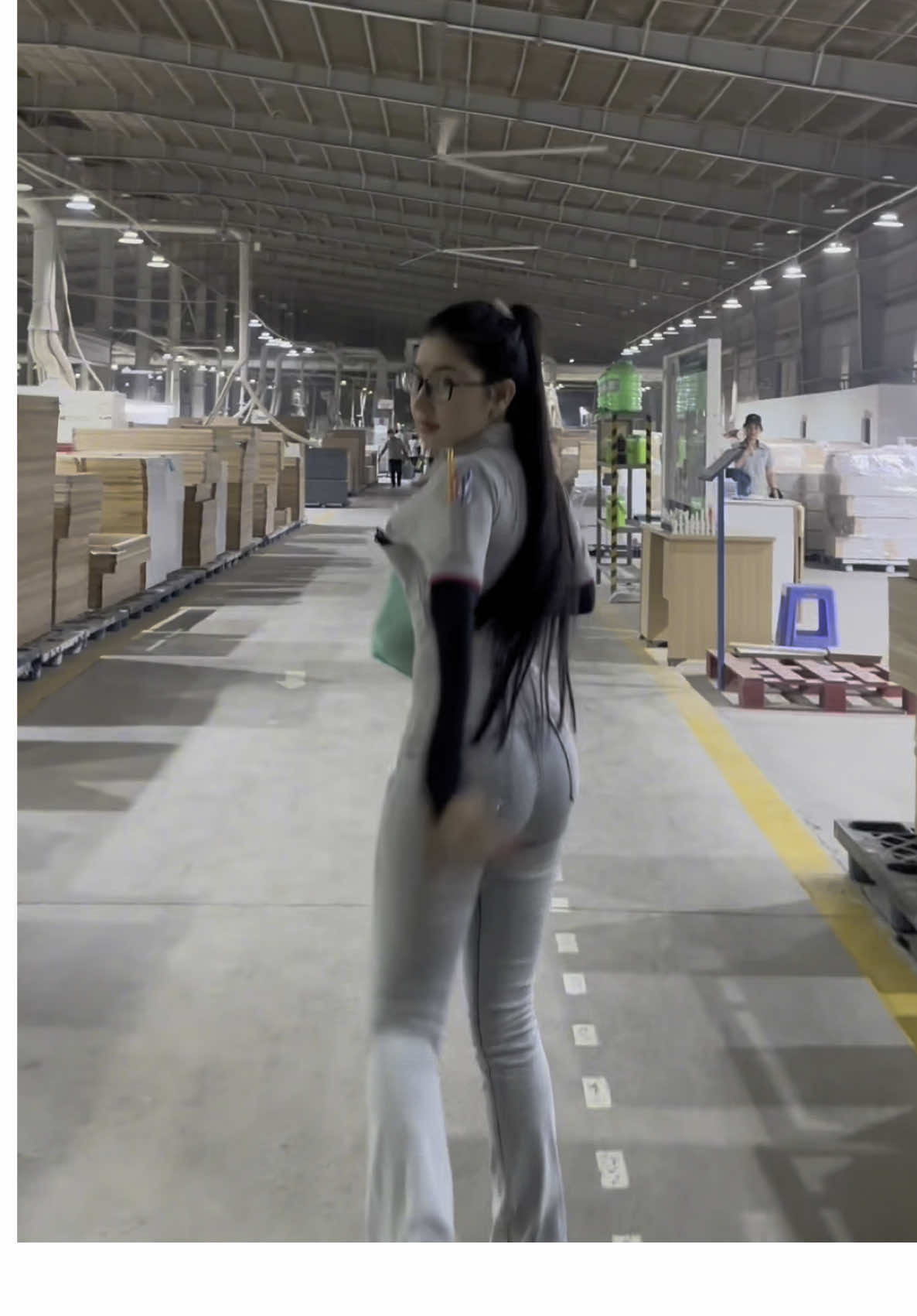 Làm công nhân nhưng vẫn muốn sang thì ghép nhạc này vô nha 😅