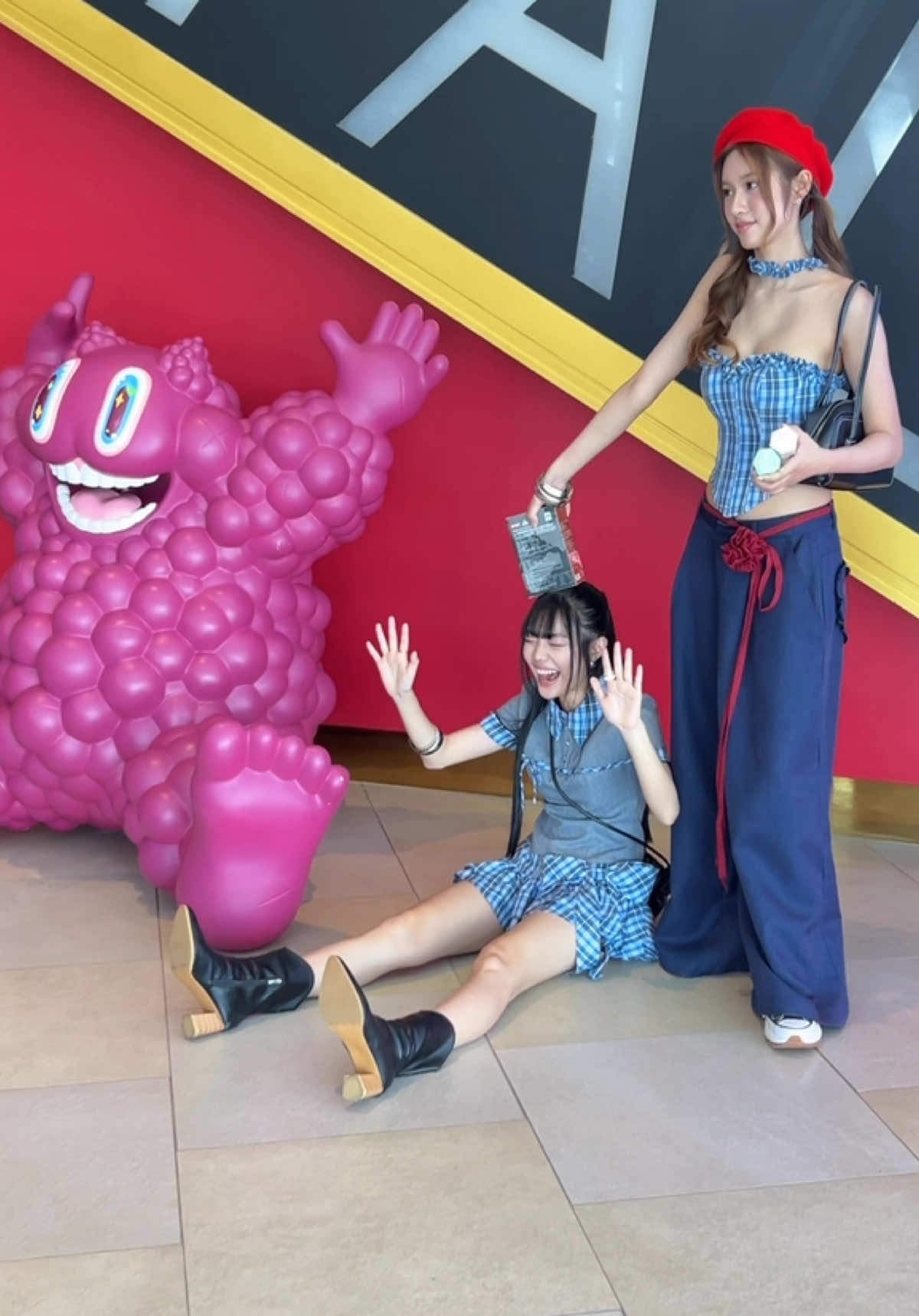 See no difference😂 #QueendomTheSeriesQ22 #WeTVth #WeTVOriginal #QueendomTheSeries #ซ่อนใจไว้ที่เธอ #บันเทิงTikTok #เรื่องนี้ต้องดู 