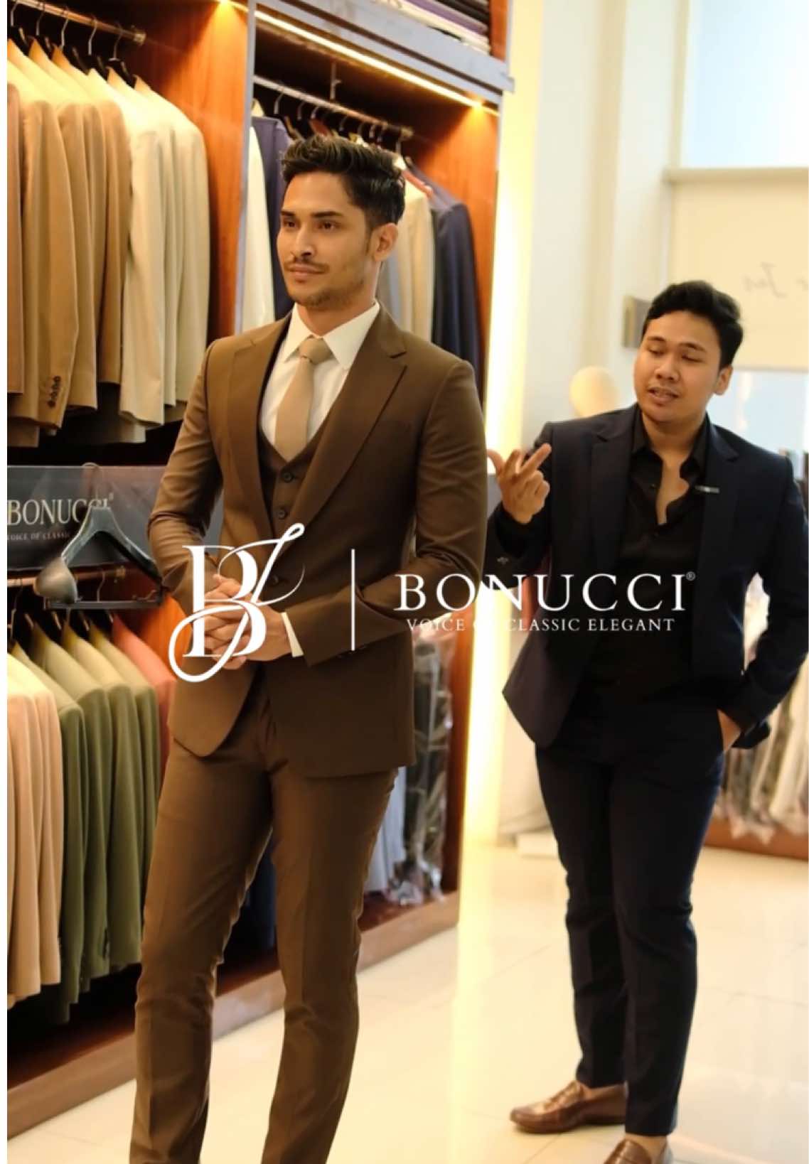 Definisi gentleman modern, dimulai dari sini.✨ Koleksi jas di Bonucci Tailor & Brothers Jas dengan warna Brown  menampilkan pesona berbeda. Ketika jas yang dipakai berbicara. Bukan hanya tampil beda, namun tampil lebih berkelas. ✨ Sewa Jas Bandung | Sewa Jas Semarang | Sewa Jas Jogja | Tailor Bandung | Tailor Semarang | Tailor Jogja | #sewajassemarang #sewajasjogja #sewajassolo #sewajasbandung #brothersjas #bonuccitailor #tailorbandung #tailorsemarang #tailorjogja #outfitpria2025