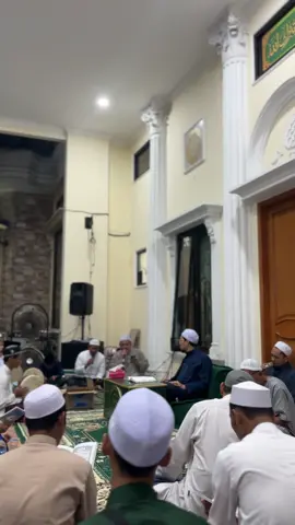 Pengajian malam kamis bertepatan di majelis ta'lim hasbiaah 313 yang diasuh oleh guru kita : Al Habib Musa Kadzhim bin Jafar Al Haddad dimulai dengan pembacaan qosidah burdah dan dilanjutkan dengan pembacaan kitab khosoisul ummati muhammadiyah #habibmusakadzhimalhaddad #fyp #sholawat #masyaallahtabarakkallah #fyppppppppppppppppppppppp 