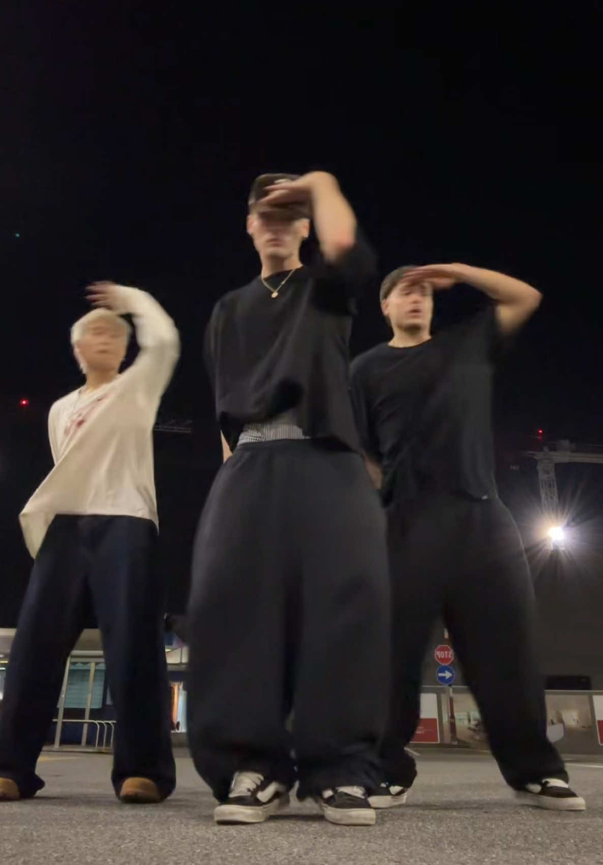 Dc? Us? 🤣😬 #fyp #perte #baggy #dance #group #oldschool 