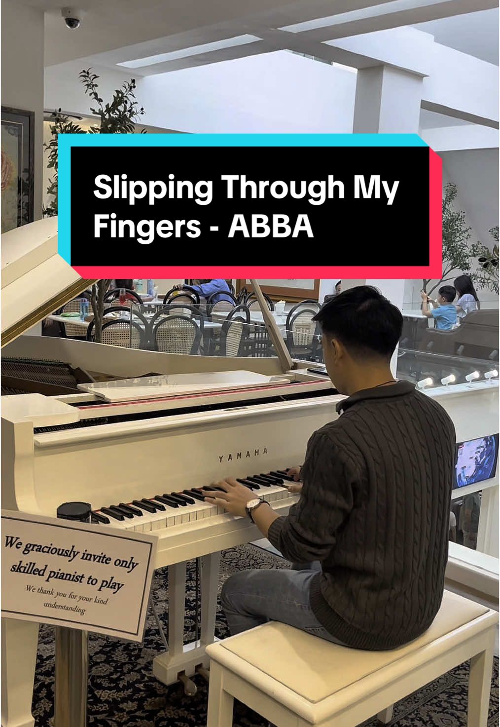 Replying to @SAMGYEOPSAL #slippingthroughmyfingers #abba #pianoinpublic #publicpiano #kevinpiano 