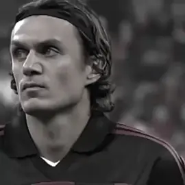 شباب محتاج تعليق انكليزي  راح ينحضر الحساب  😭😭💔💔 #افضل_مدافع_في_العالم #باولو_مالديني 