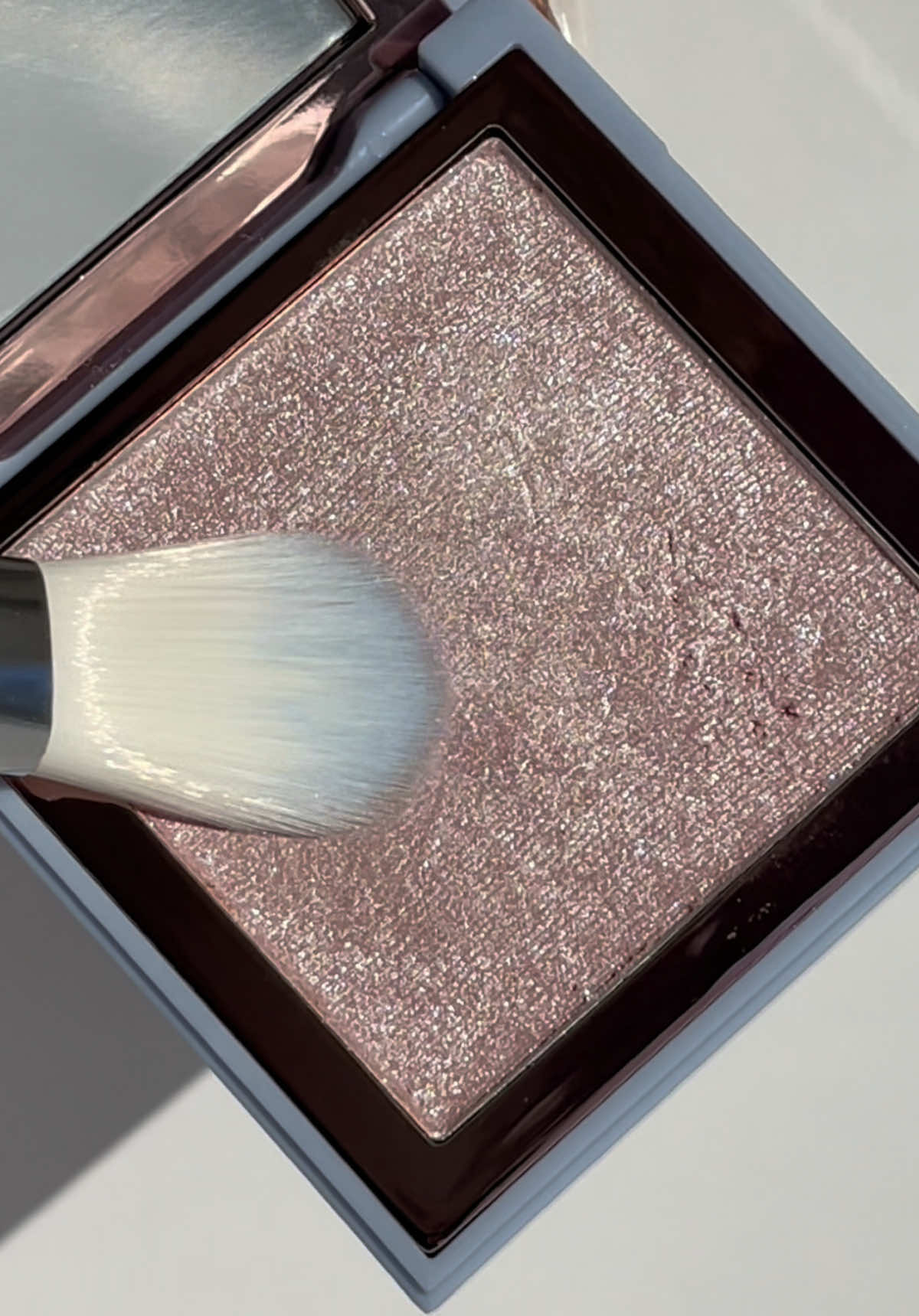 AI Highlighter ✨💜 . . . . #TheBeautyBybel #BeautyBybel #thebeautybybel #beautybybel #carlibybel #carli #TikTokShop #makeup #beauty #beautybrand #makeupbrand #cosmeticsbrand #fyp #highlight #highlighter #glow #ai #aihighlighter 