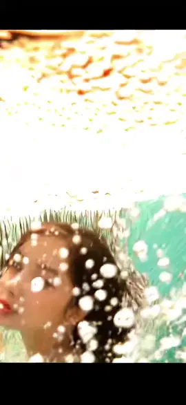Em đổi giọng hát lấy đôi chân r đó!!!