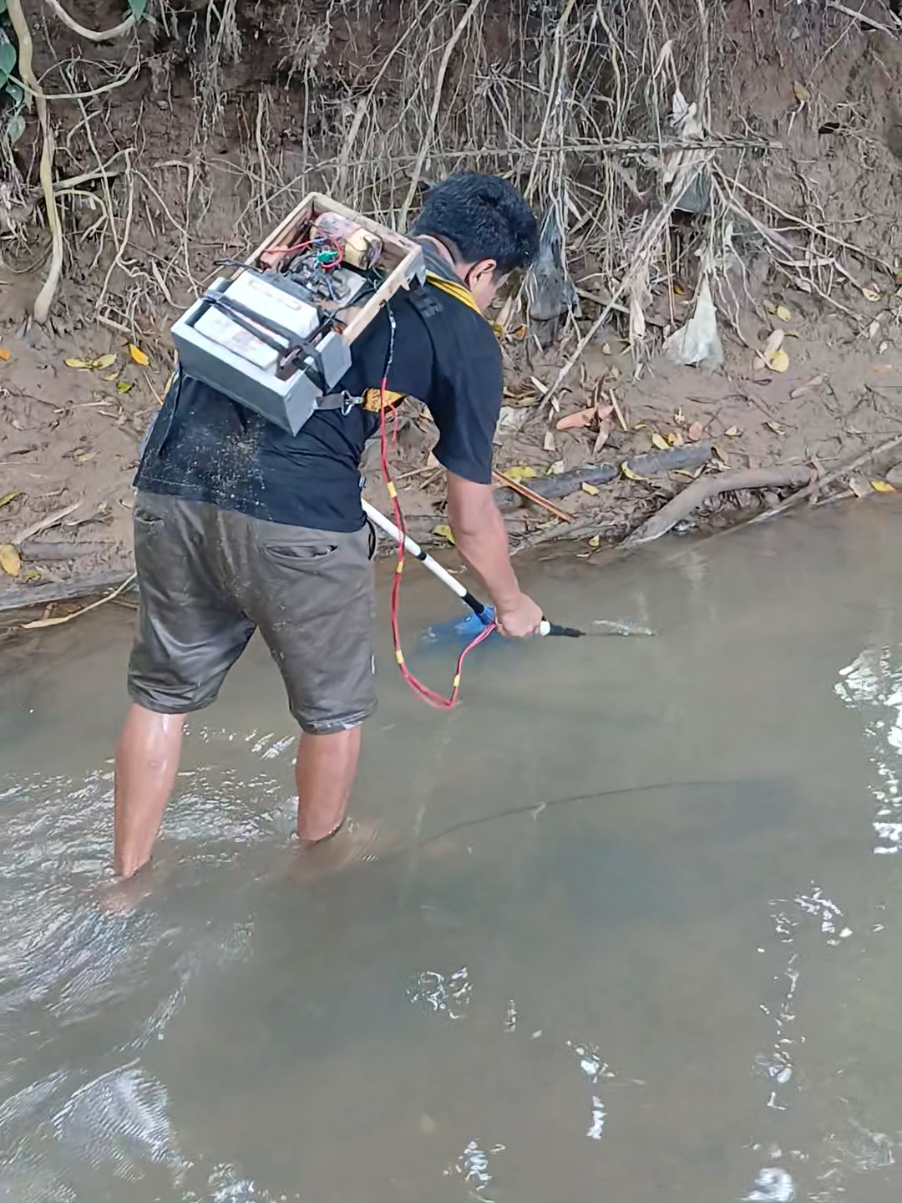 nyetrum ikan malah kesetrum #fyp #viral 