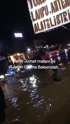 Banjir Jumat malam di Baleendah banyak motor mogok. Jumat (23/5). #baleendah  #dayeuhkolot  #banjir  #obatiujiandengansholat  #yukbacaquran 