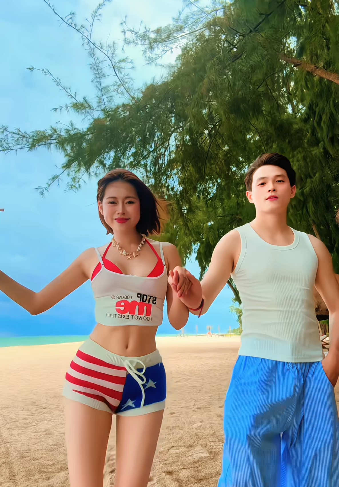 Ảnh dẫn bé đi biển 😝@CHÍ THÀNH 