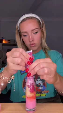 Making a giant lipgloss 💄 Even more content on my Instagram! @ chloedillon_official