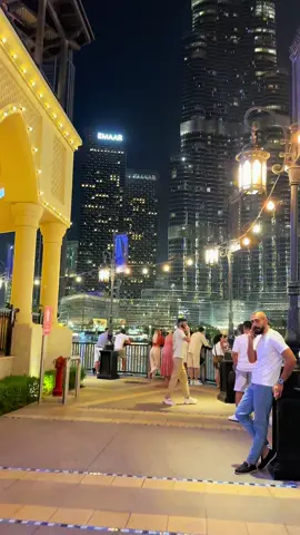 #dubai🇦🇪 #dubaitiktok #tiktokviral #burjkhalifa #burjkhalifadubai #fypシ゚ #viraltiktok #foryoupageofficiall #dubai_dxb_uae 