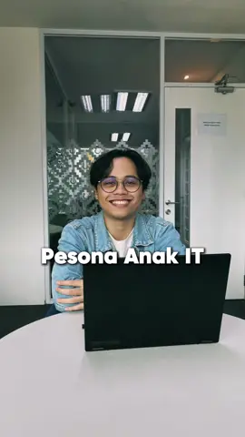 Pesona mas-mas IT😎 #anakit #itlife #itlifestyle #developer #coding #codinglife #OOTD 