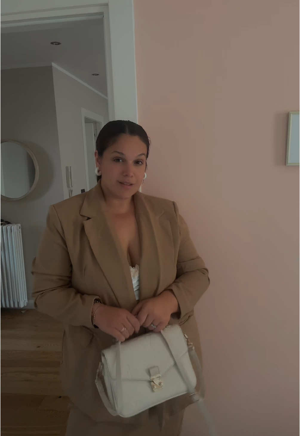 curvychicstyle_r e altri romira_kullolli * [Pay €30, get €300 vibes ) Quando il comfort incontra l'eleganza • Vuoi anche tu sentirti speciale spendendo poco? Ecco i miei codici sconto: [ Code [RO10N]) → 10€ OFF su ordini da 10,1€ [ Code [RO16N]) → 16€ OFF su ordini da 80€ Product ID: 28440468 - Shop via app e scopri tutte le vibes #voghionit @voghion_global @Voghion_official #voghion #voghionapp #curvyfashion #nightwear #lingerieaddict #comfyandcute #intimoluxury