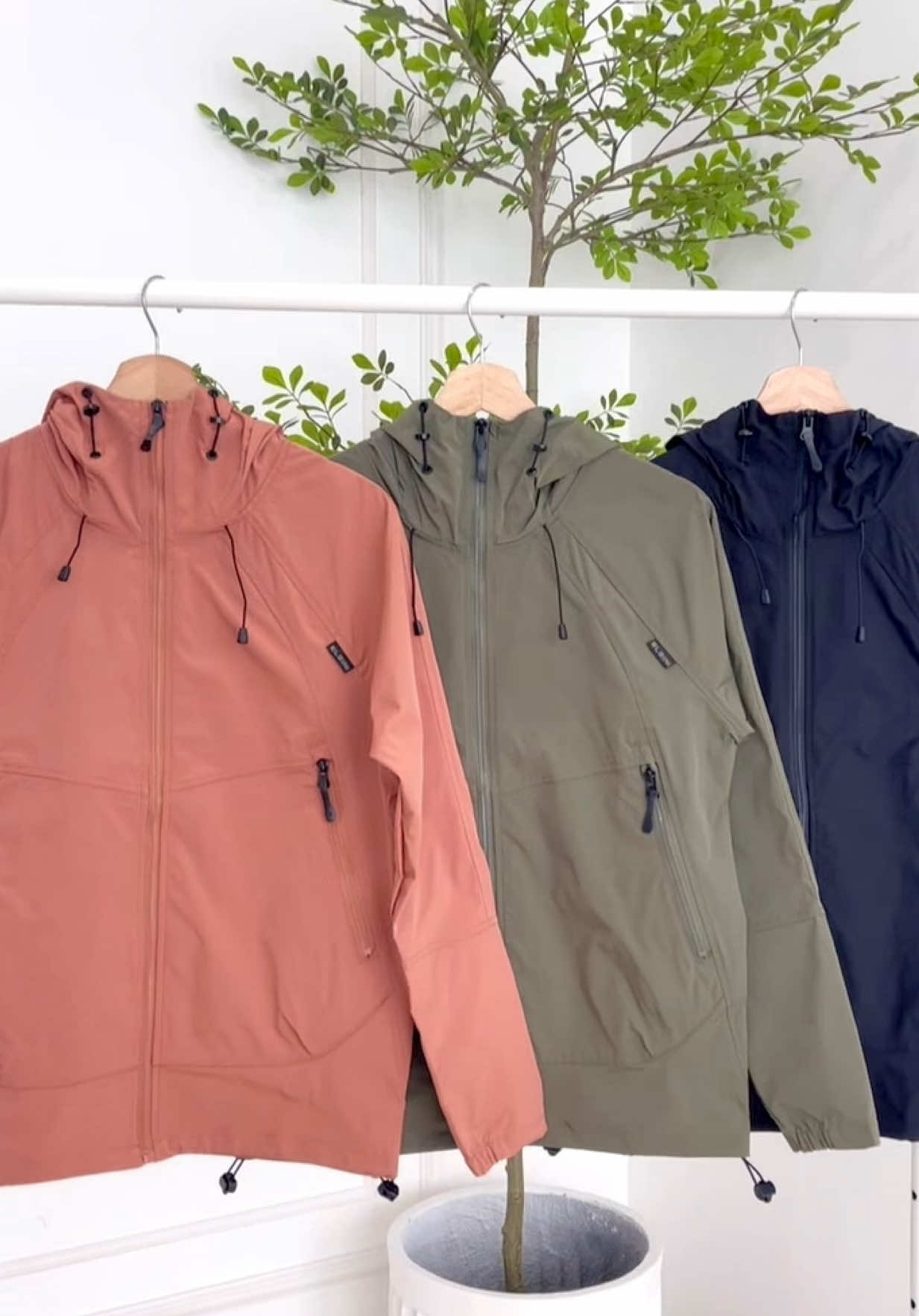 ELGINI New Launch‼️ Functional ➕ Fashionable😍 Your best jacket for hiking✨  Water-resistant💦 #jacket #elgini #elginimalaysia #fyp #tiktoksports #hikingadventures #waterresistant #windbreaker #Hiking #outdoor 