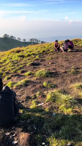 Ambil aj buat prank temn#pendaki #sempana2329mdpl #tektok #sembalun #lombok 