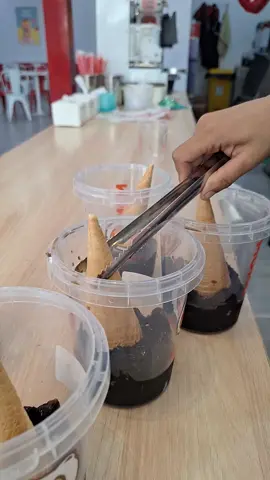 icream jumbo🤤 harga normal 35rb. Pakai voucher dri tiktok hanya bayar 25,9rb aja😍🥰 yuk buruan beli dengan cara klik lokasi di vidio ini🥰🥰 #MOMOYO  #icecream  #icecreammomoyo  #jumboicecream #brownsugarboba 