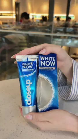 Kem đánh răng Closeup white now trắng bật tone 3x từ công nghệ ánh sáng xanh #closeupvn #closeupwhitenow #hoptaccungunilever 
