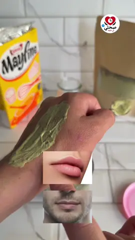 الشفايف ديالكم ولى فيهم السواد بسبب كاروا؟ 🚬💋 ولا من الشمس ولا الماكياج؟ عندي ليكم وصفة طبيعية ترجع ليكم اللون ديالهم وردي وناعم 🌸✨ 🎯 المكونات: 🥄 معلقة صغيرة مايزينا (نشا) 🥄 معلقة صغيرة سدر مطحون 🥄🥄 معلقة كبيرة ماء ورد 🌹 خلطوهم حتى يطلع رغوة خفيفة 🫧 دهنو الشفايف وخليوها 10 دقايق ⏱️ غسلو ورطبو 💦 📌 النتيجة؟ تفتيح طبيعي 🌟 ترطيب ونعومة 💋 وتقدرو تحتافظو بيها فالثلاجة ❄️ وتستعملوها يومياً رجعو الابتسامة ديالكم طبيعية بلا تصبغات ولا سواد ❤️😁