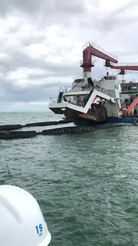 Welcome CSB KOSTA Fortuna 03 Selamat melanjutkan Pengerukkan area PINTU ALUR #pulaubaibengkulu #pelabuhan #kapal #keruk #project #fyp #fypage #tiktok #bengkulu 