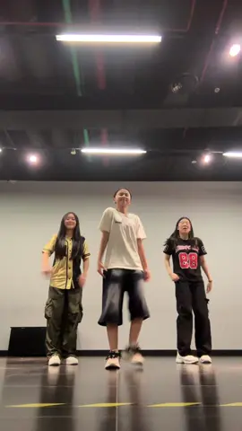 dc : @Niana Guerrero #fyp #dance #strikes_unity #fyppppppppppppppppppppppp #tren 