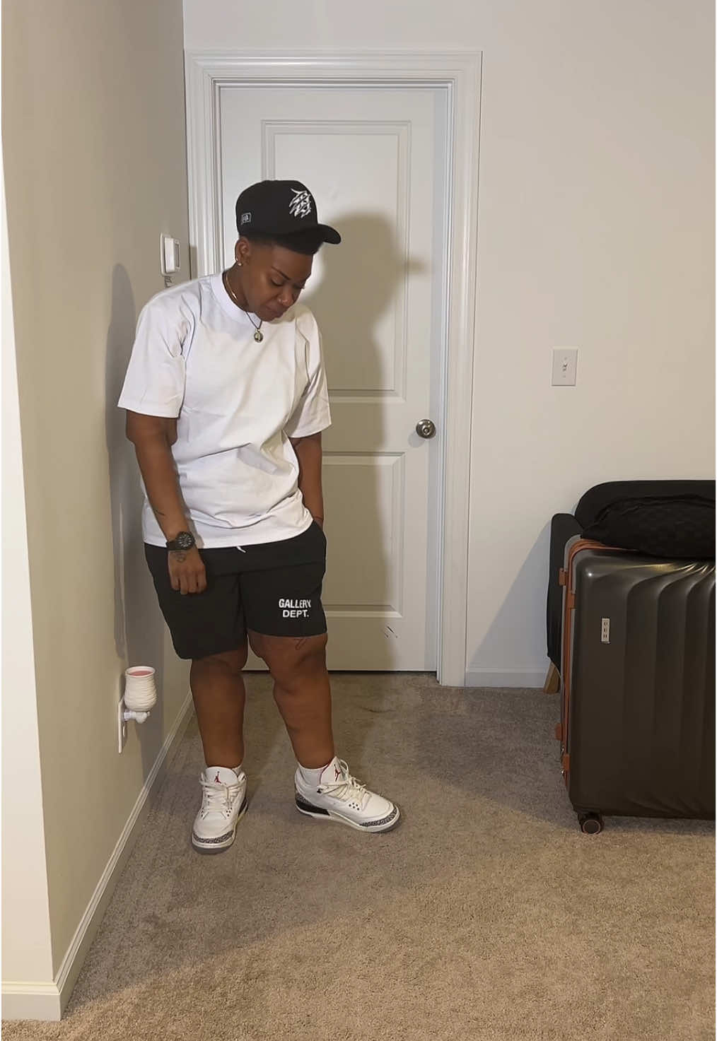 Fun fact flying gives me anxiety 😫 #fyp #studsoftiktok #gdwm #getdressedwithme #grwm #getreadywithme #rdu #mia #anxiety #airportoutfit #suitcase #traveling #vacation #outside #whatiwore #whatiworetoday #OOTD #miami #southbeach #luggage #outfitoftheday 